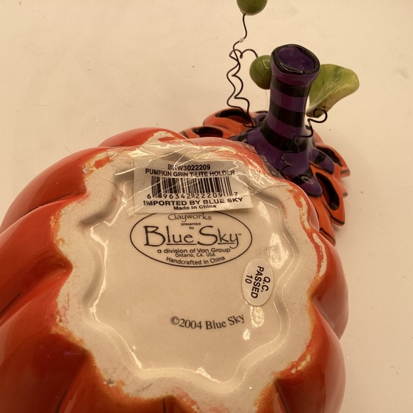 Pumpkin Grin T-Lite Holder - Picture 6 of 6